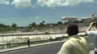 landing at Tegucigalpa Honduras Toncontin airport May 2009 [upl. by Treblig]