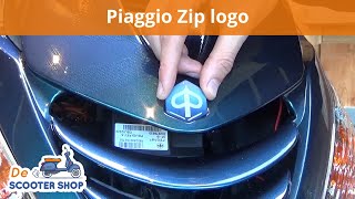 Piaggio Zip logo opplakken op SP kappenset  Montagevideo  De Scooter Shop [upl. by Analaf]